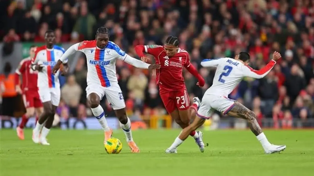 اللقاء المنتظر: قنوات نقل ليفربول ضد بارنسلي في الدوري الإنجليزي بالترددات